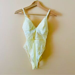 NWT La Vie En Rose Yellow Lace Chemise Bodysuit